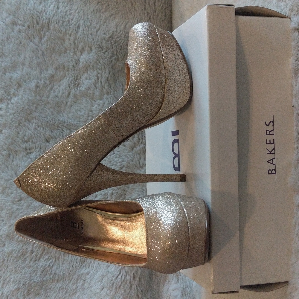 Bakers, 6.5, gold